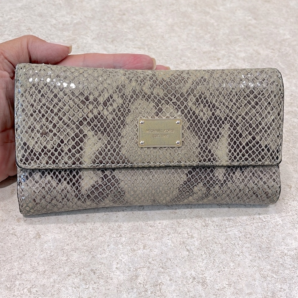 MICHAEL KORS TAUPE SNAKESKIN LEATHER LARGE CAPACITY CREDIT CARD WALLET